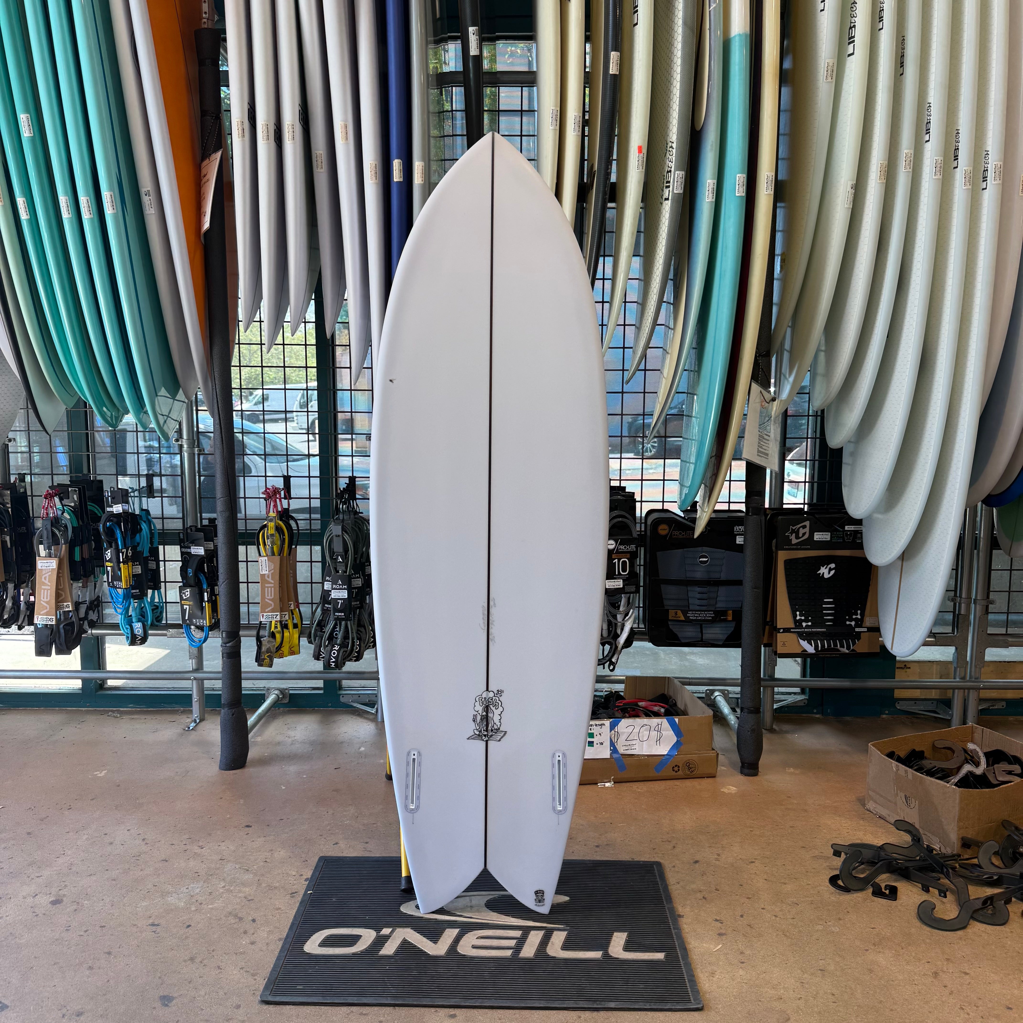 MIND SURFBOARD FREEDOM FISH 6'2 ft RENTAL | Zippy Surfboards - 5'8