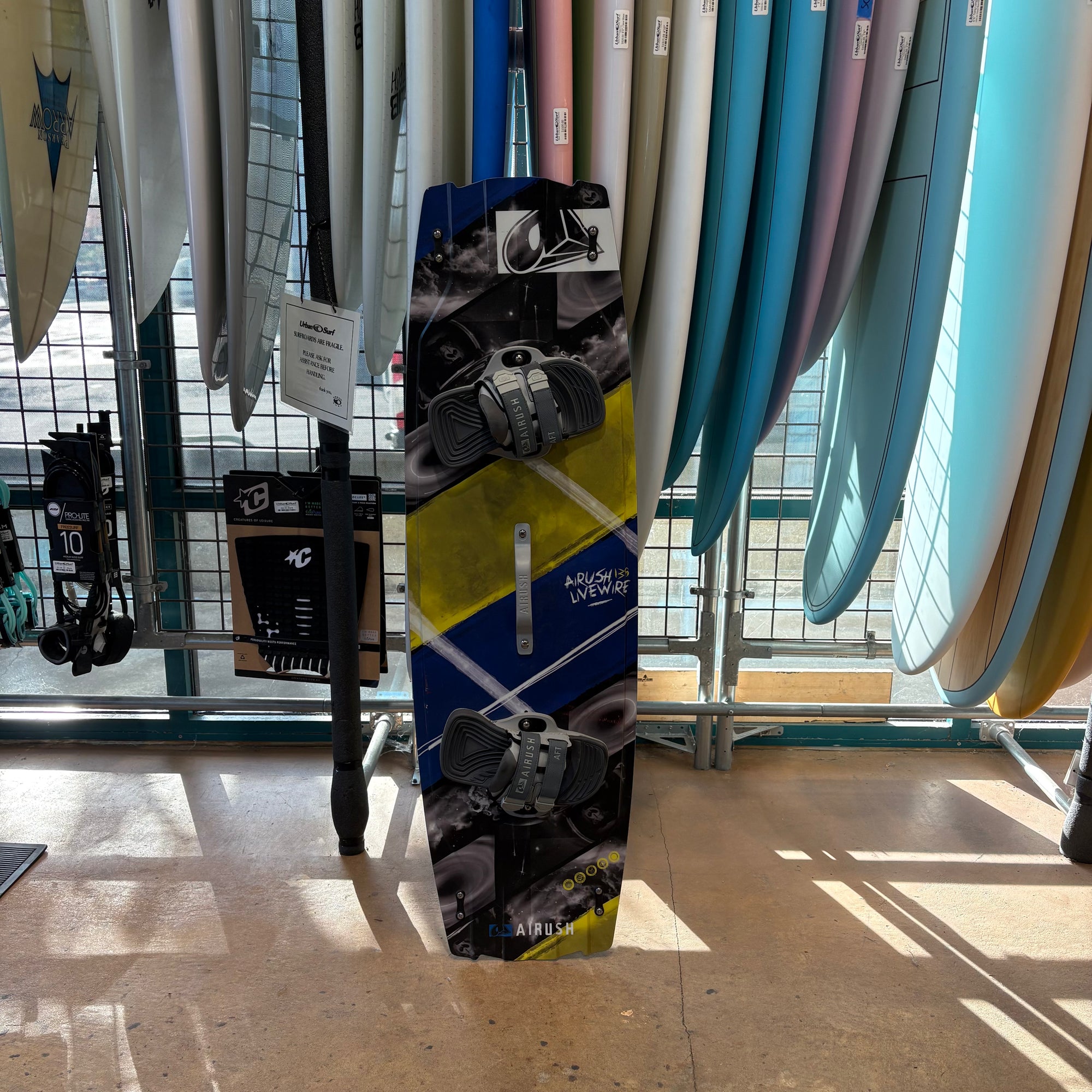 USED Airush Livewire Kiteboard 138 w bindings 2015