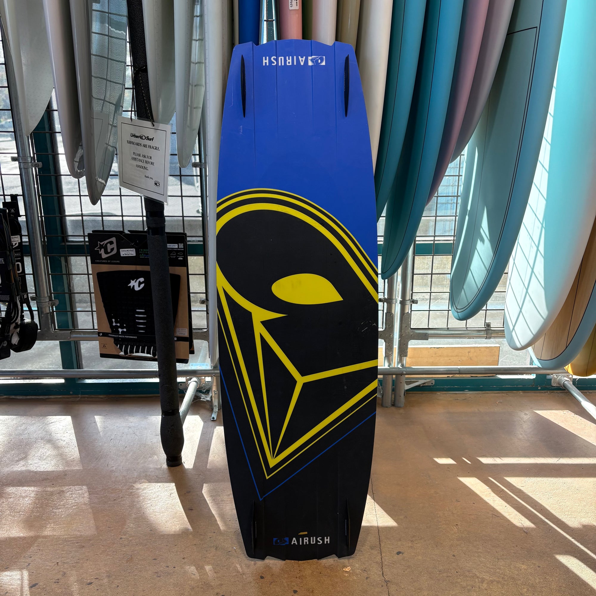 USED Airush Livewire Kiteboard 138 w bindings 2015